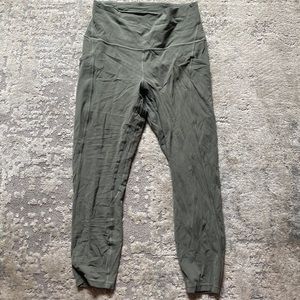LuluLemon leggings cropped